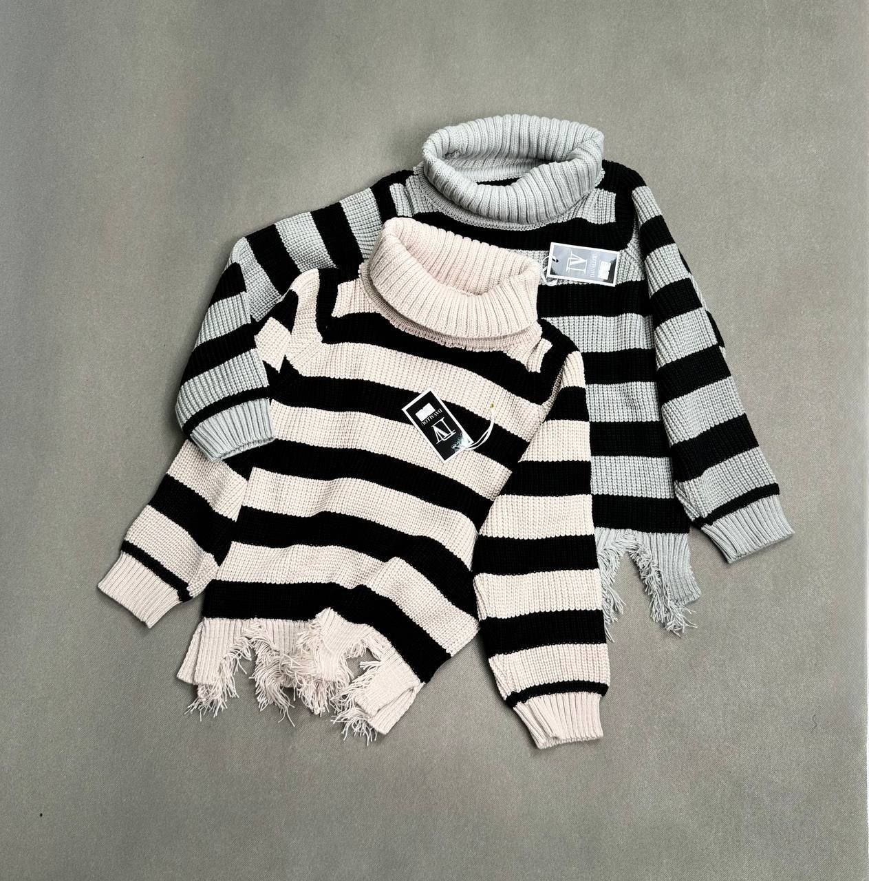 بافت یقه‌اسکی زنانه مدل راه‌راه زاپ‌دار برند ترافیک